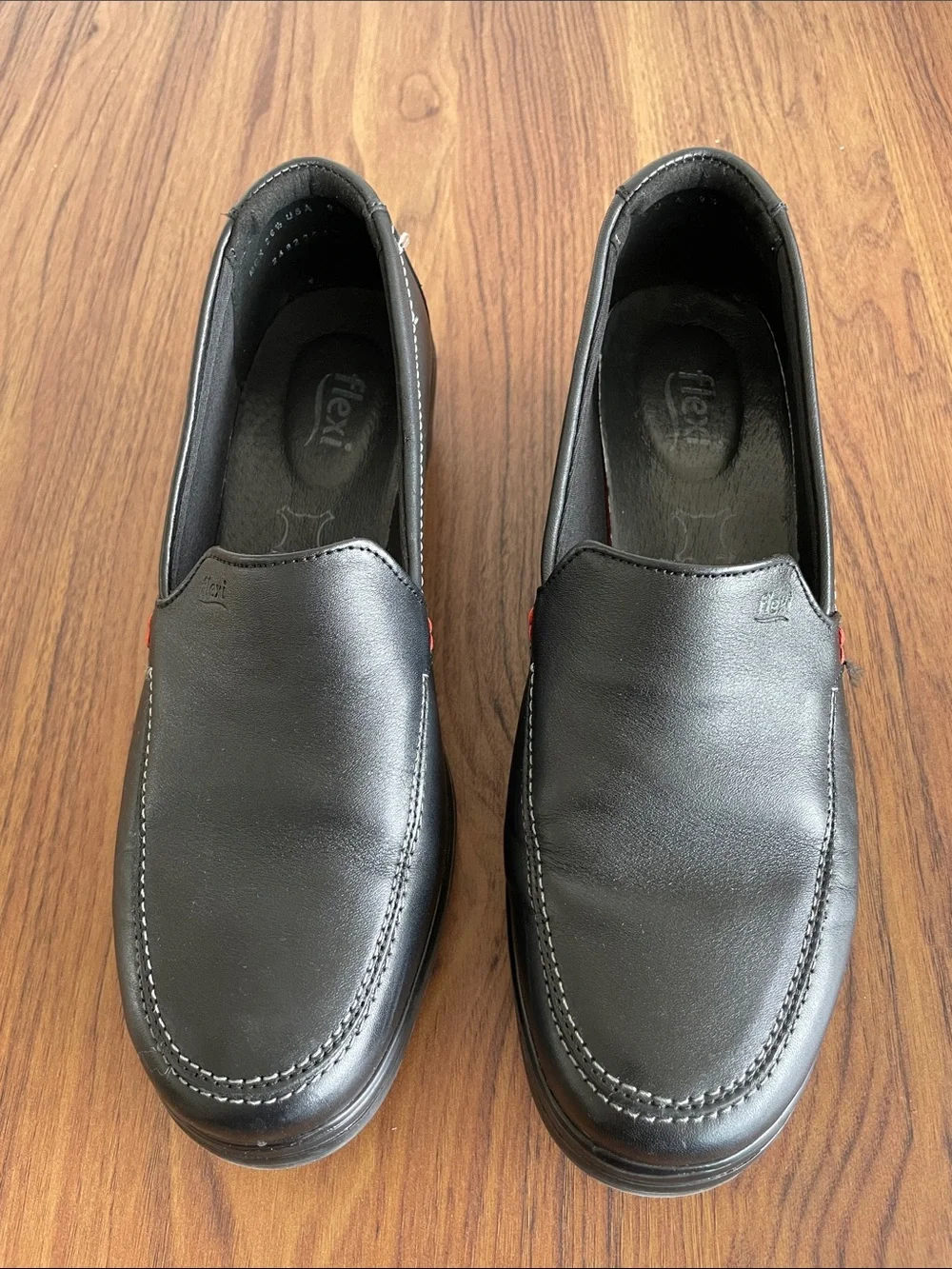 Flexi Black leather Slip-On Leather Loafers